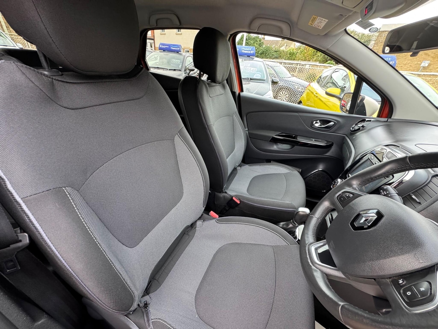 Used Renault Captur 2016 for sale - 76691160: Photo 20