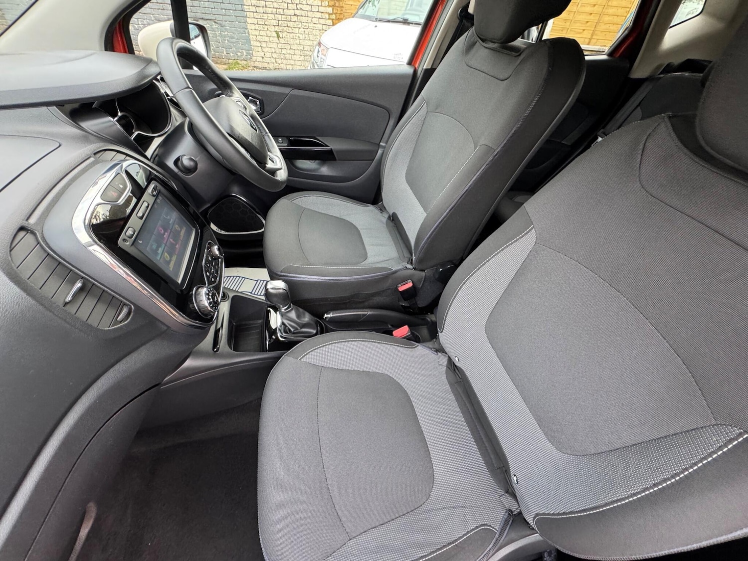 Used Renault Captur 2016 for sale - 76691160: Photo 28