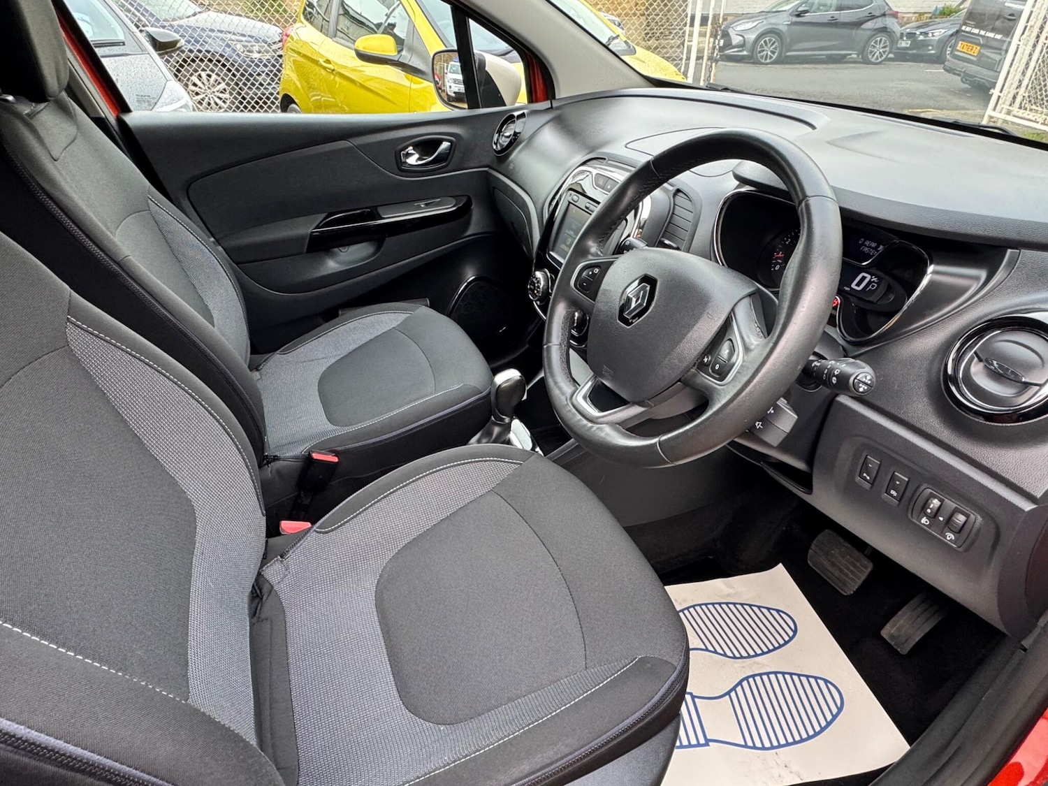 Used Renault Captur 2016 for sale - 76691160: Photo 3