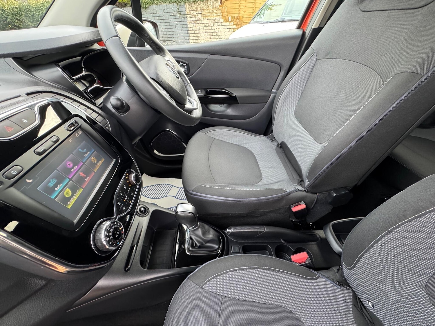 Used Renault Captur 2016 for sale - 76691160: Photo 30