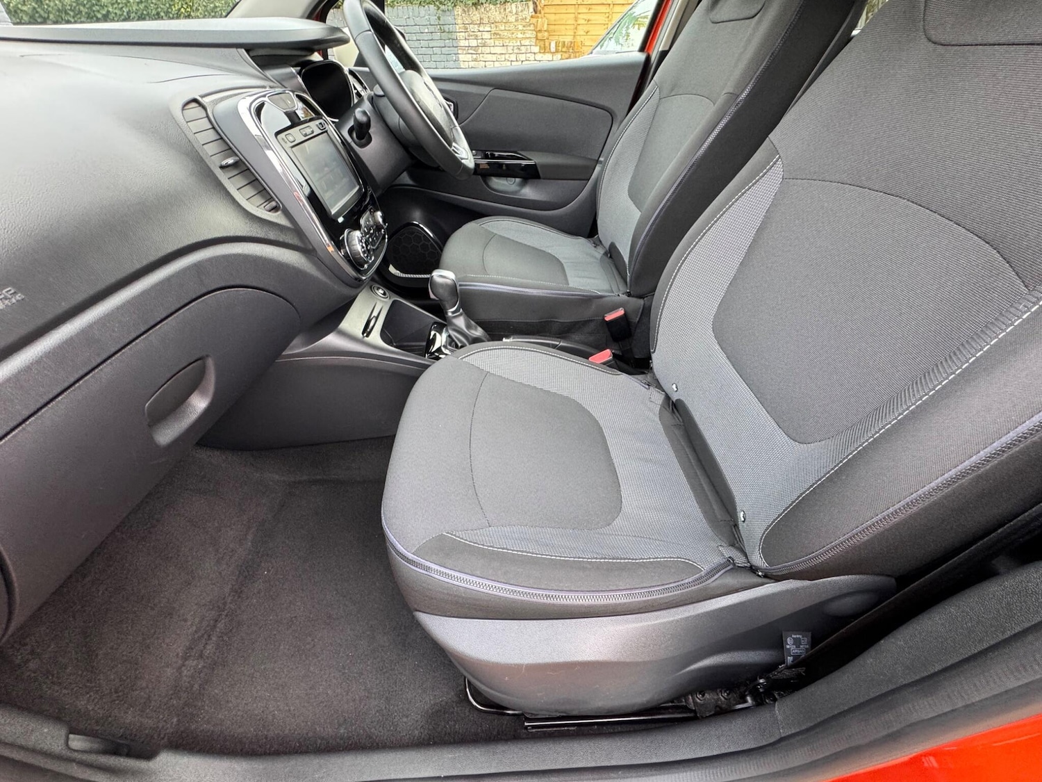 Used Renault Captur 2016 for sale - 76691160: Photo 32