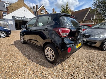 Used Hyundai i10 2017 for sale - 79671043: Photo