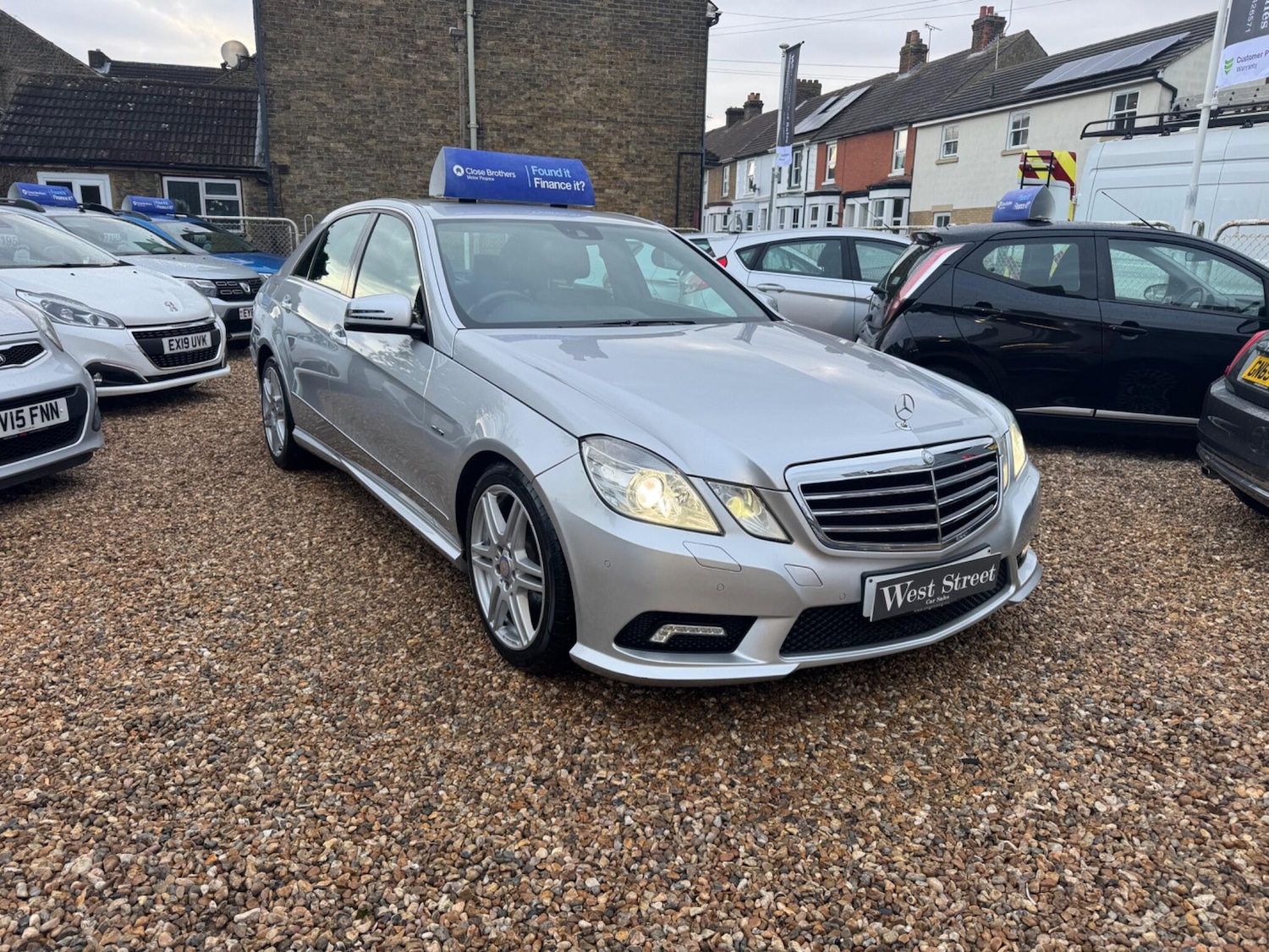 Used Mercedes-Benz E Class 2011 for sale - 77120725: Photo 2