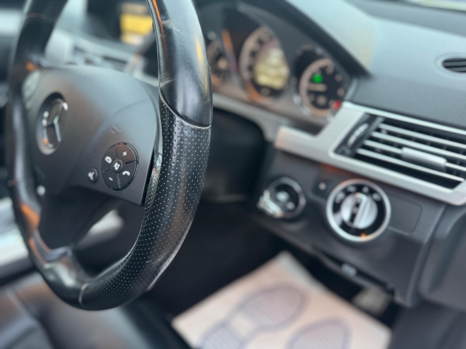 Used Mercedes-Benz E Class 2011 for sale - 77120725: Photo 20