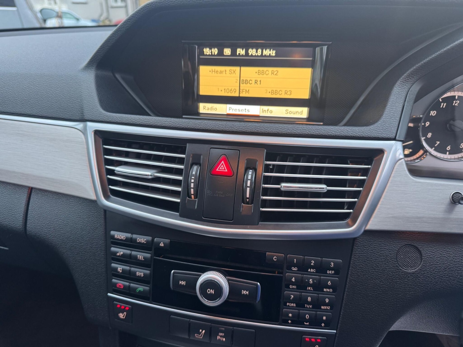 Used Mercedes-Benz E Class 2011 for sale - 77120725: Photo 21