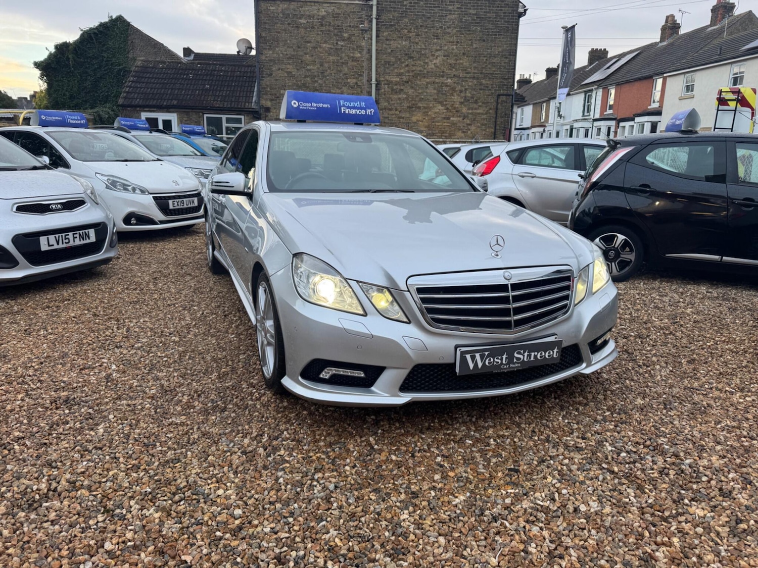Used Mercedes-Benz E Class 2011 for sale - 77120725: Photo 4