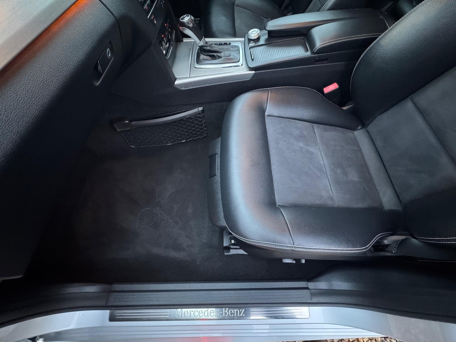 Used Mercedes-Benz E Class 2011 for sale - 77120725: Photo 40