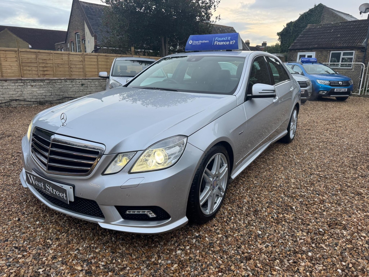 Used Mercedes-Benz E Class 2011 for sale - 77120725: Photo 5