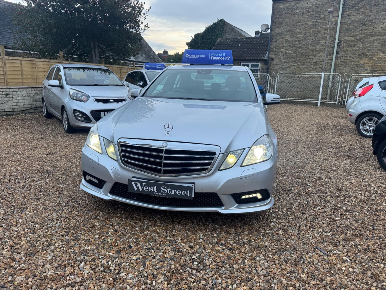 Used Mercedes-Benz E Class 2011 for sale - 77120725: Photo 6