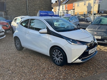 2014 (64) - 1.0 VVT-i X-Play 3dr