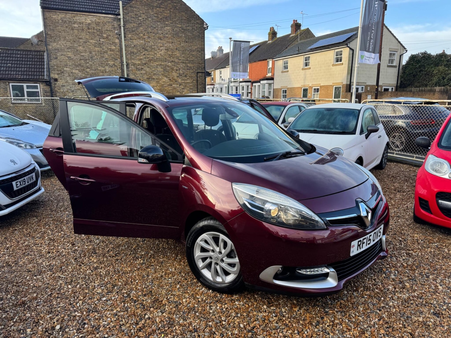 Used Renault Grand Scenic 2015 for sale - 77396199: Photo 2