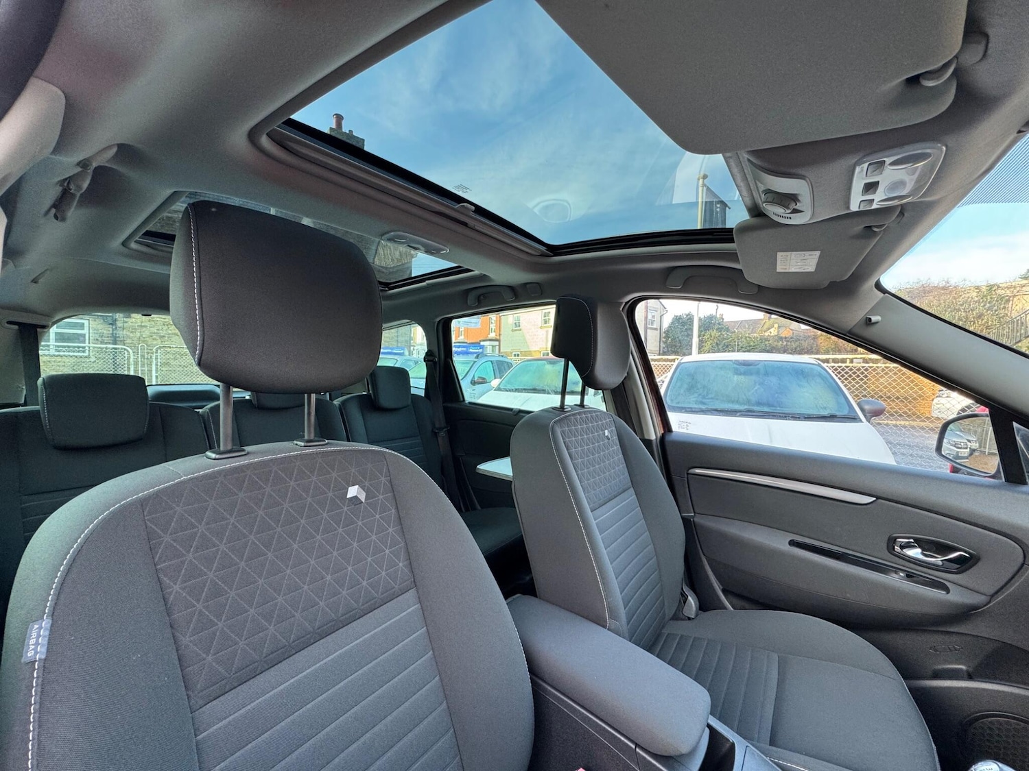 Used Renault Grand Scenic 2015 for sale - 77396199: Photo 20