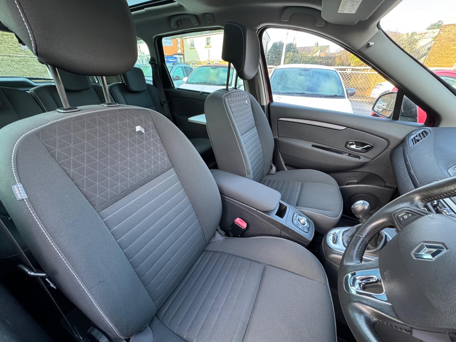 Used Renault Grand Scenic 2015 for sale - 77396199: Photo 21