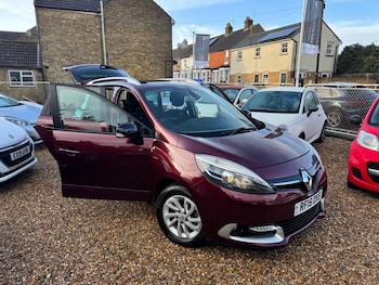 Used Renault Grand Scenic 2015 for sale - 77396199: Photo