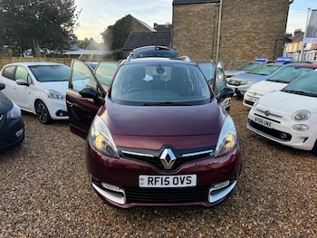 Used Renault Grand Scenic 2015 for sale - 77396199: Photo