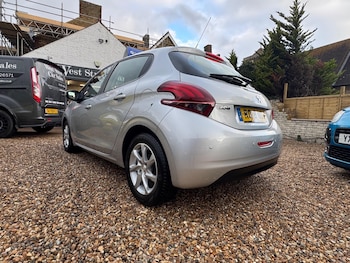 Used Peugeot 208 2018 for sale - 76991705: Photo