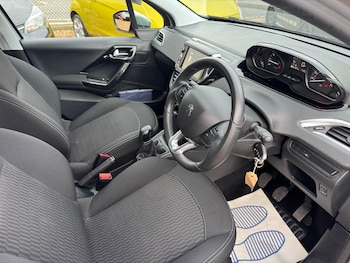 Used Peugeot 208 2018 for sale - 76991705: Photo