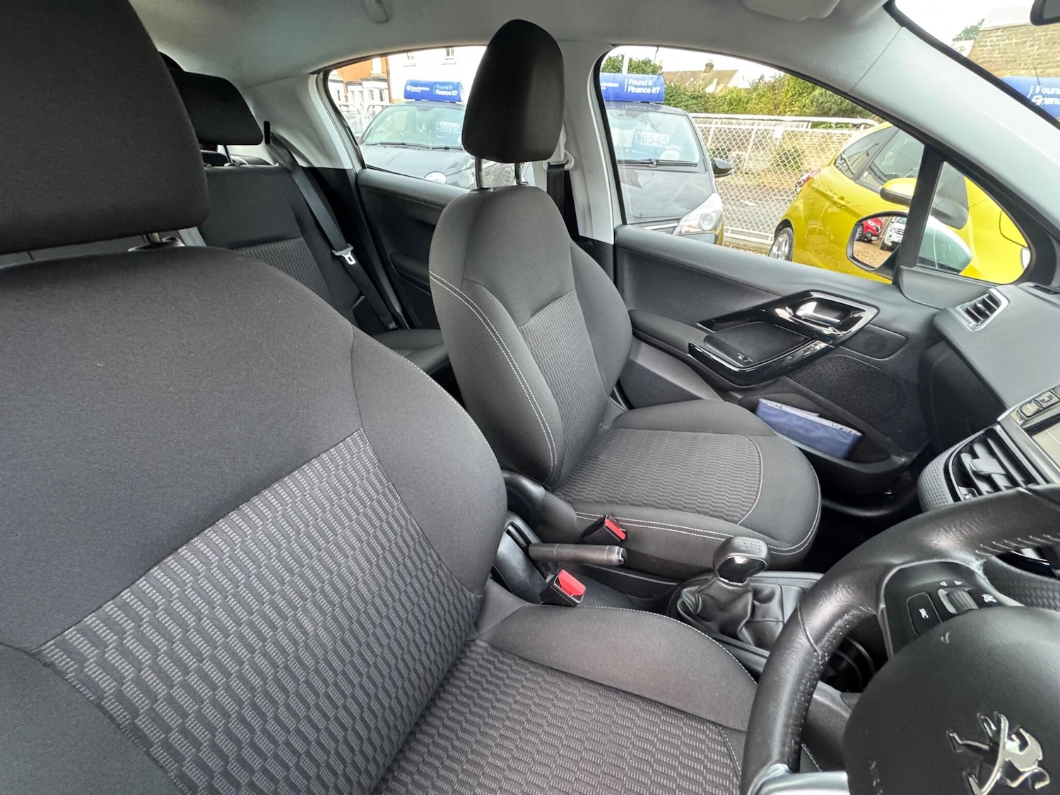 Used Peugeot 208 2018 for sale - 76691164: Photo 17