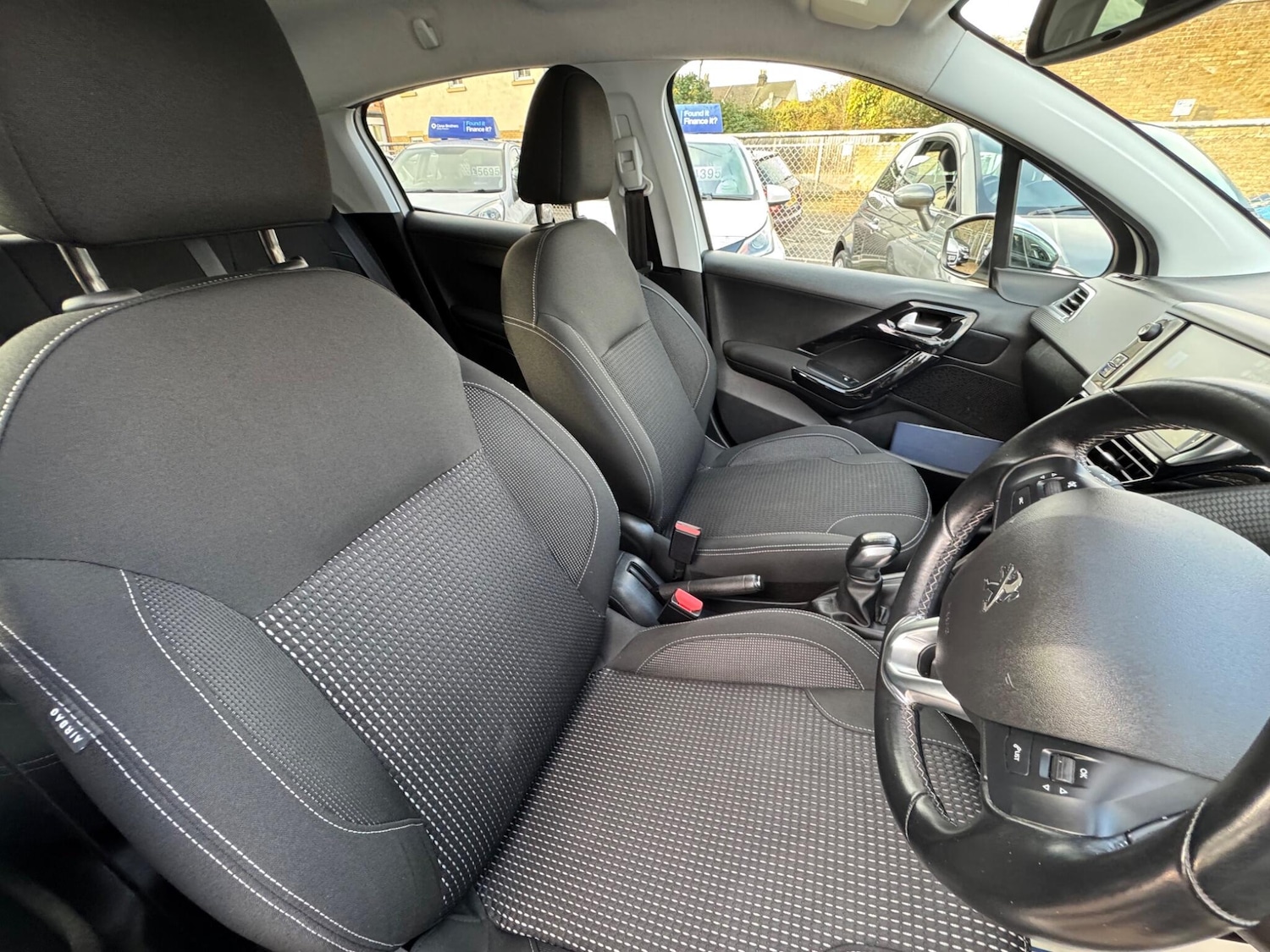 Used Peugeot 208 2019 for sale - 76927056: Photo 15