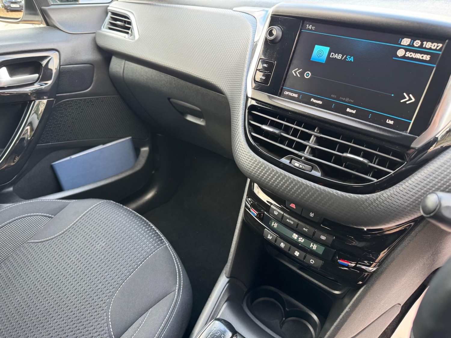 Used Peugeot 208 2019 for sale - 76927056: Photo 32