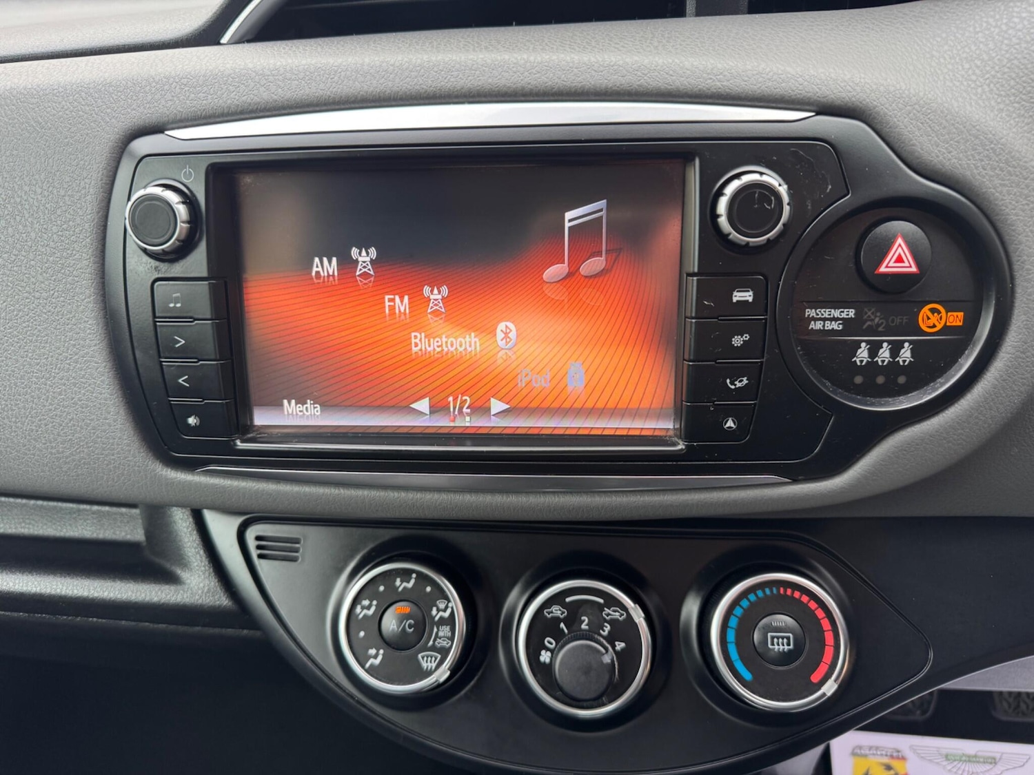 Used Toyota Yaris 2015 for sale - 76691169: Photo 15