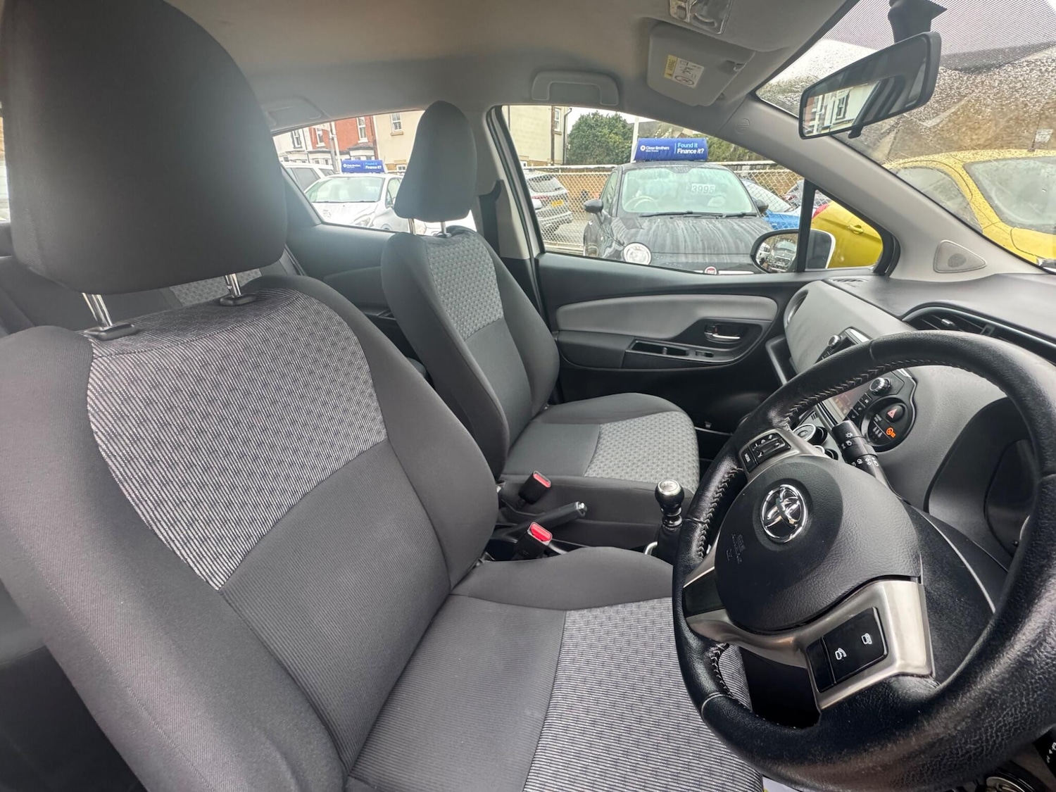 Used Toyota Yaris 2015 for sale - 76691169: Photo 17