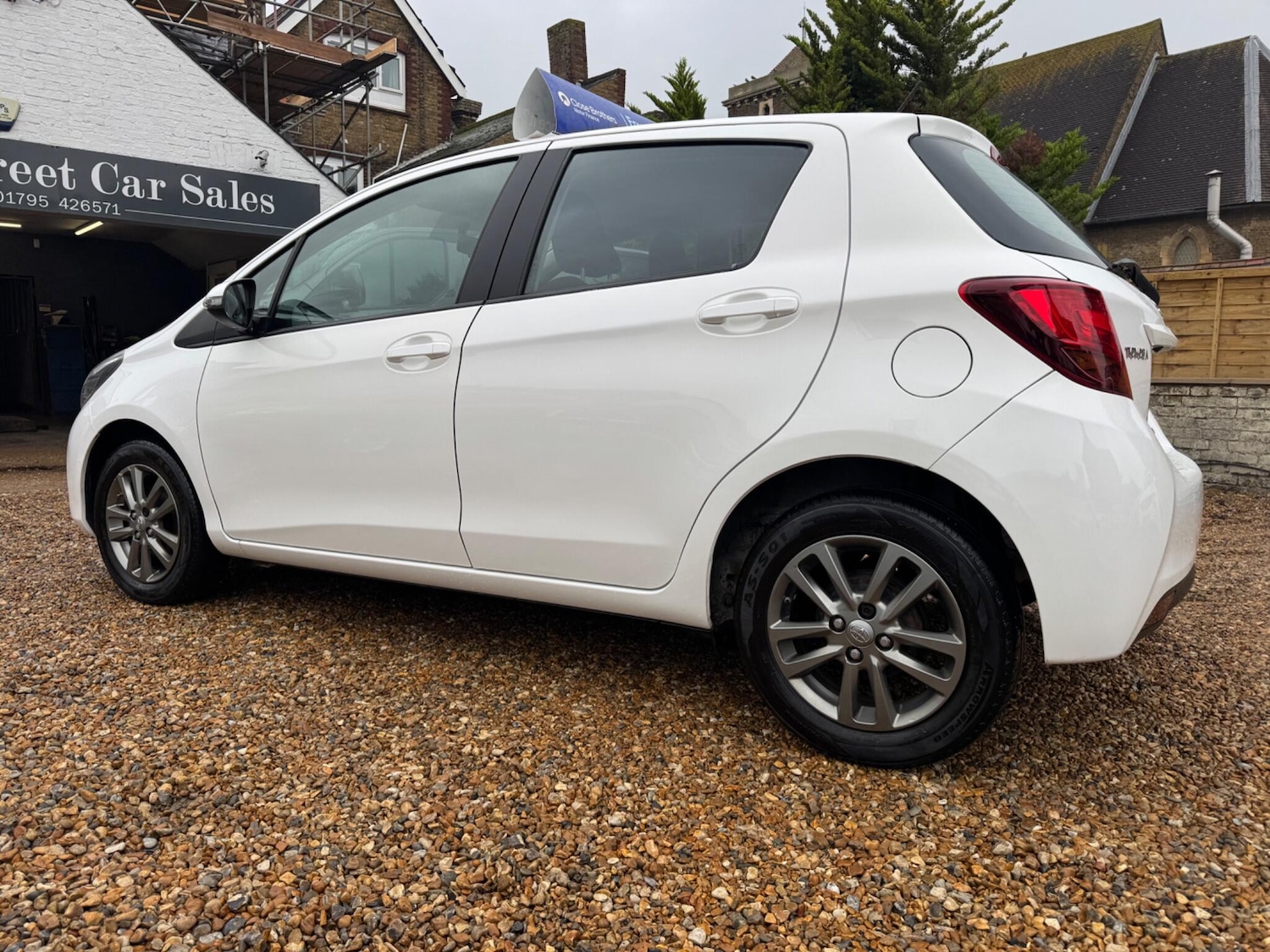 Used Toyota Yaris 2015 for sale - 76691169: Photo 2