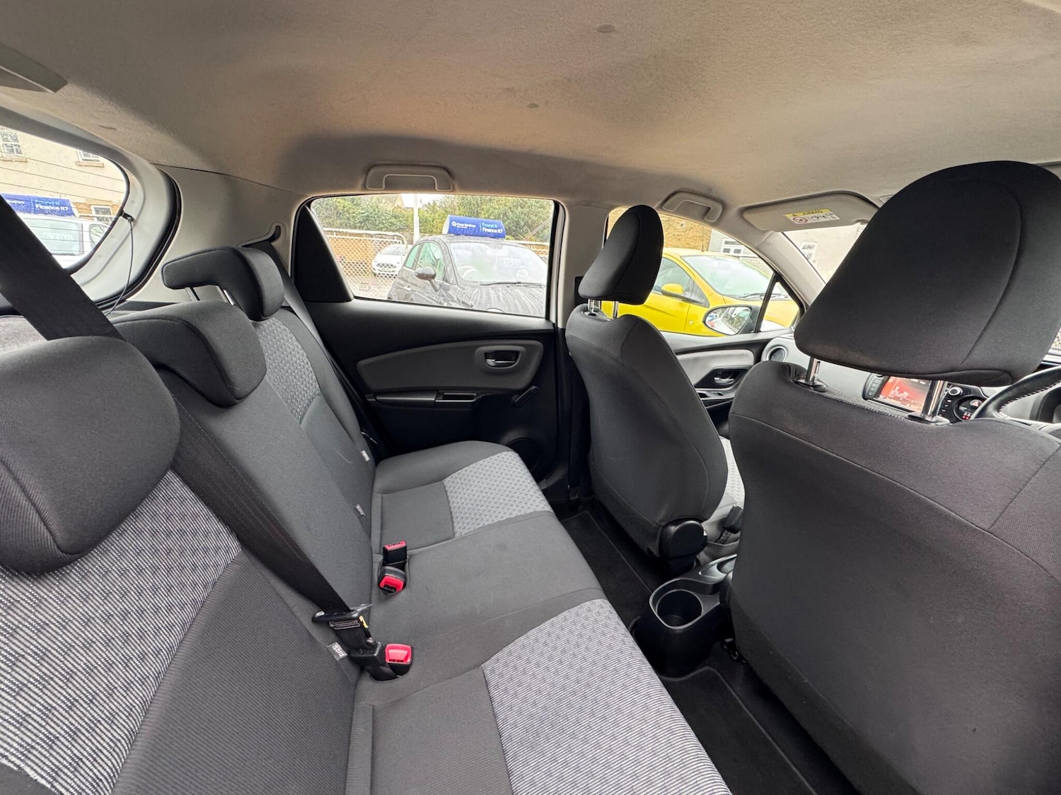 Used Toyota Yaris 2015 for sale - 76691169: Photo 20