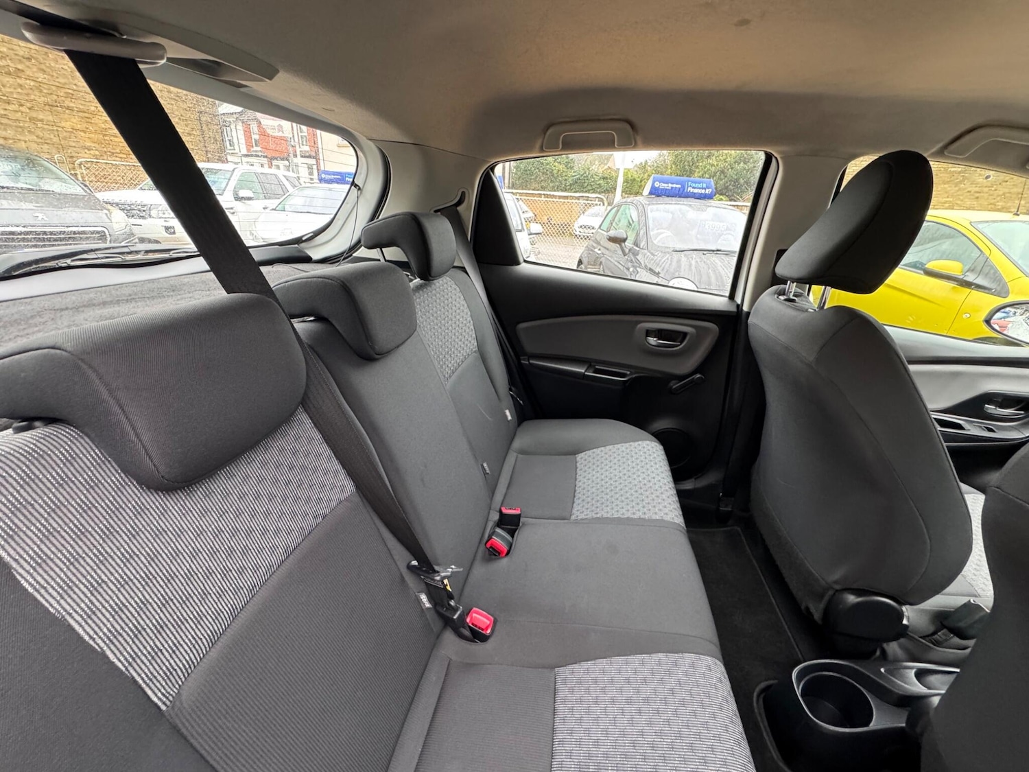 Used Toyota Yaris 2015 for sale - 76691169: Photo 21