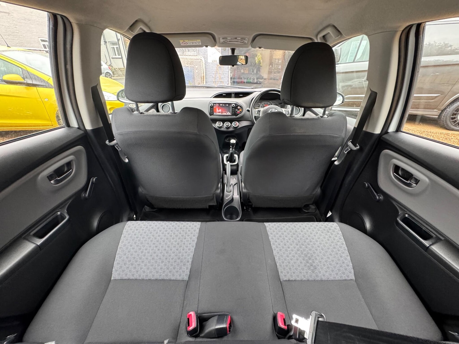 Used Toyota Yaris 2015 for sale - 76691169: Photo 24