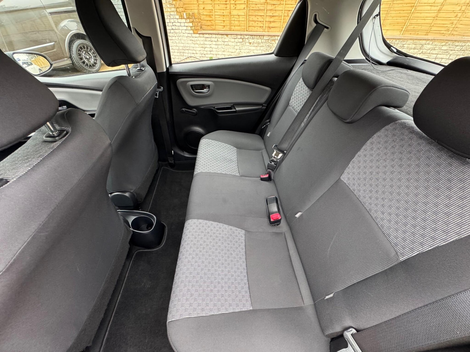 Used Toyota Yaris 2015 for sale - 76691169: Photo 25