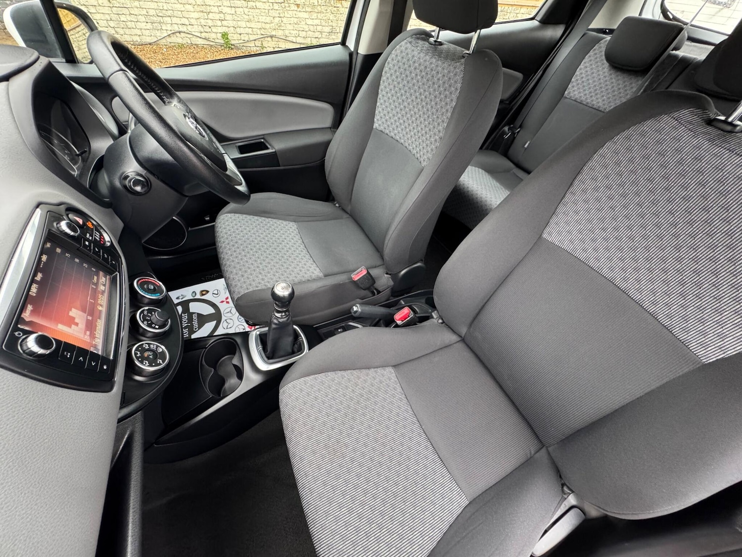 Used Toyota Yaris 2015 for sale - 76691169: Photo 26