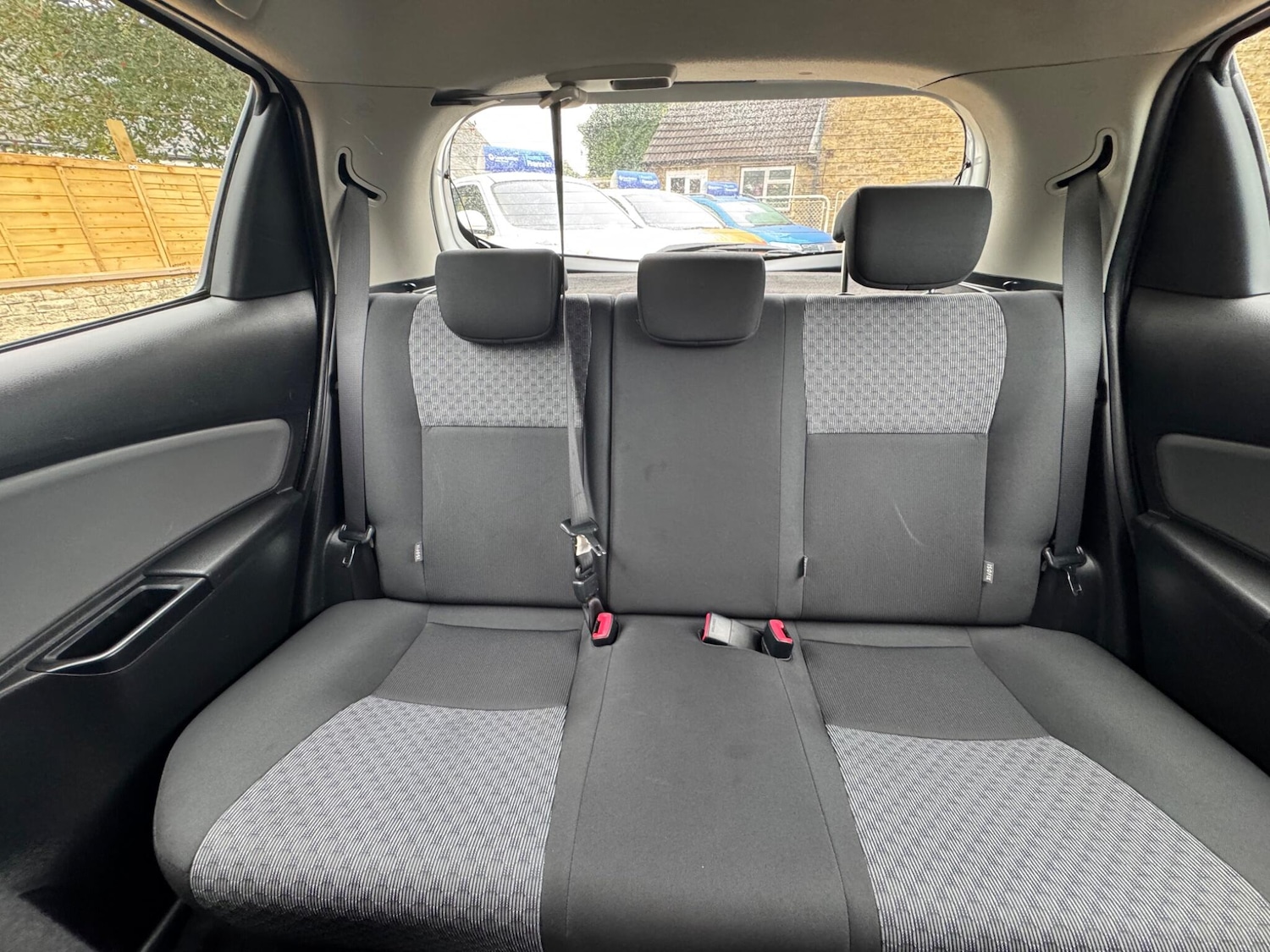 Used Toyota Yaris 2015 for sale - 76691169: Photo 28