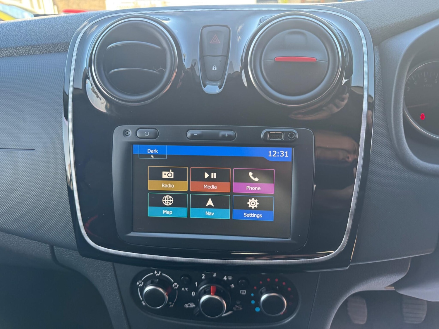 Used Dacia Sandero Stepway 2019 for sale - 76689092: Photo 27