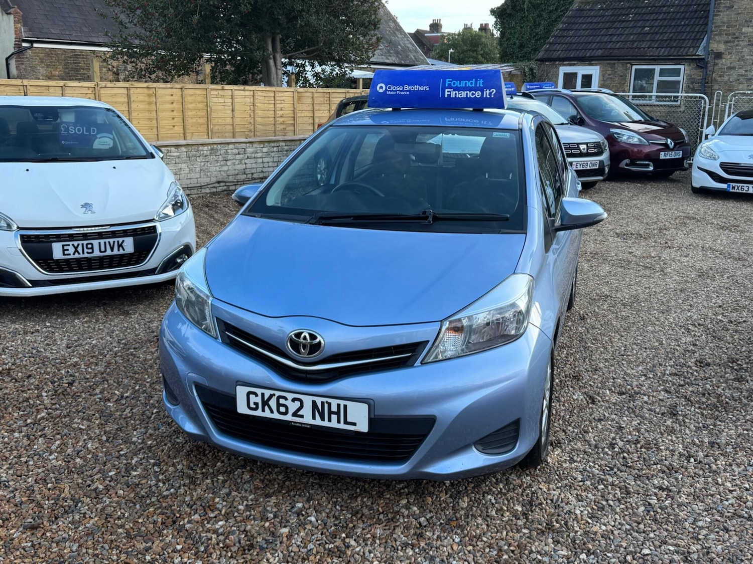 Used Toyota Yaris 2012 for sale - 77396346: Photo 2