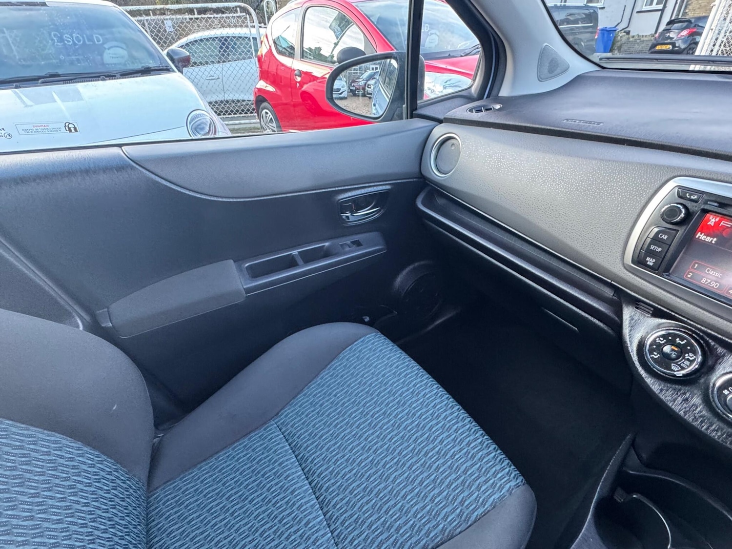 Used Toyota Yaris 2012 for sale - 77396346: Photo 31