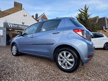 Used Toyota Yaris 2012 for sale - 77396346: Photo