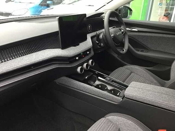 Used Skoda Superb 2025 for sale - 76143214: Photo 2