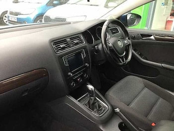 Used Volkswagen Jetta 2017 for sale - 76193375: Photo 2