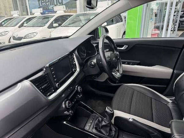 Used Kia Stonic 2018 for sale - 75732524: Photo 2