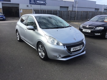 Peugeot - 208