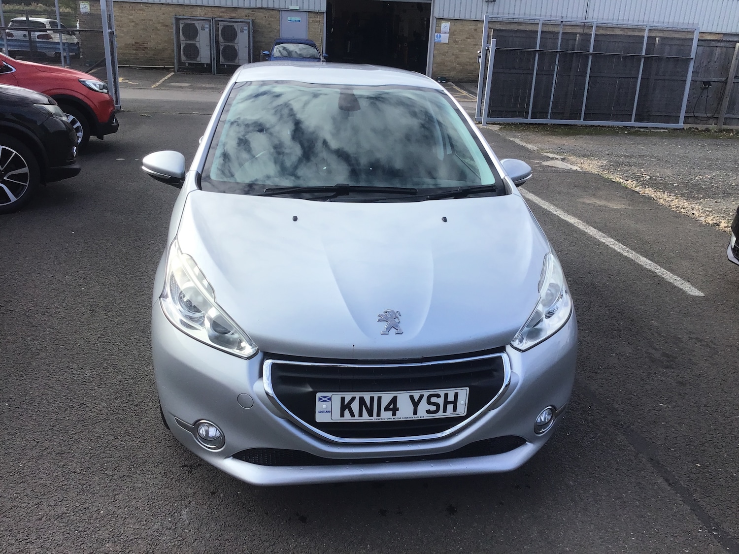 Used Peugeot 208 2014 for sale - 76205792: Photo 2