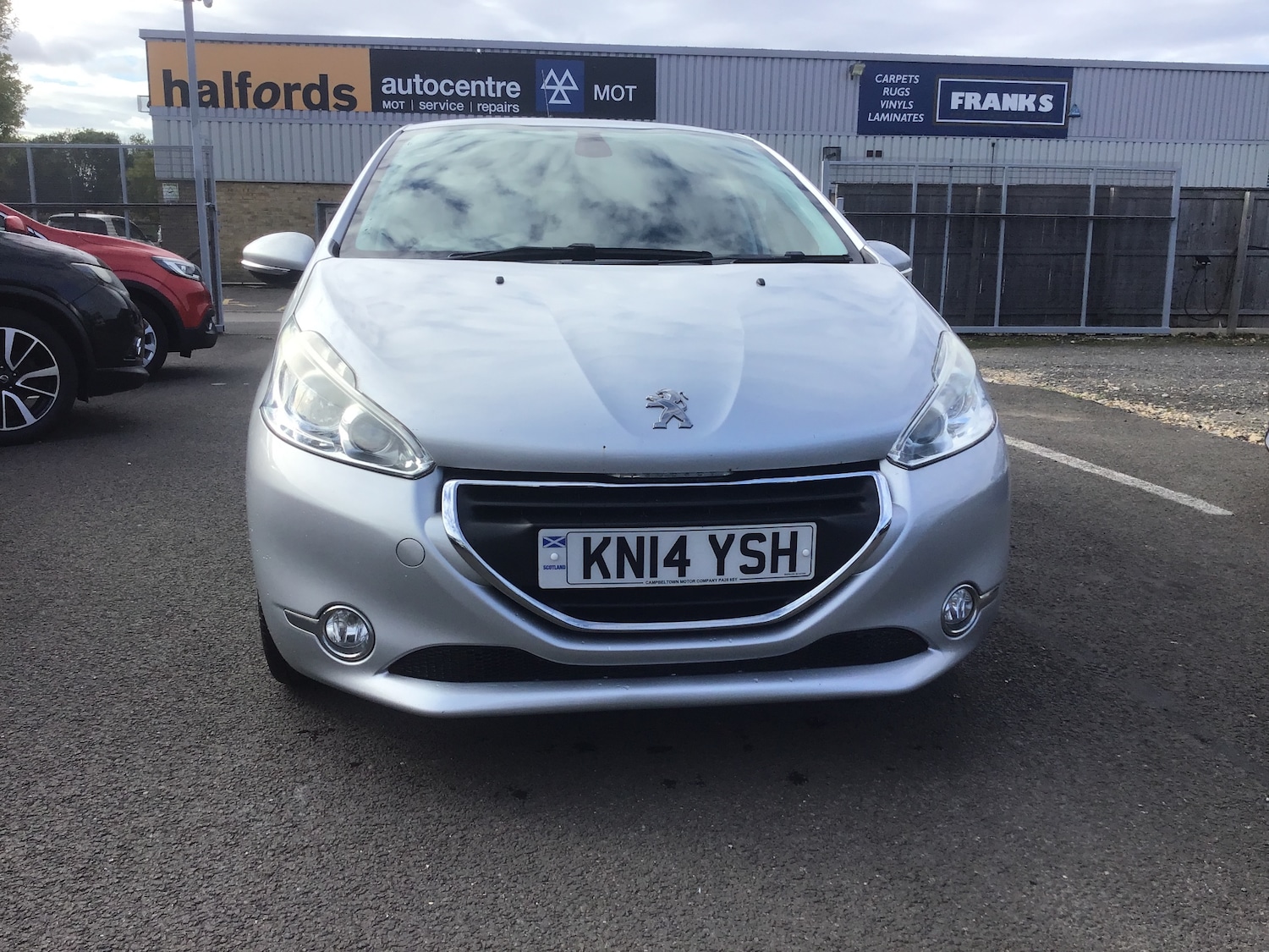 Used Peugeot 208 2014 for sale - 76205792: Photo 3