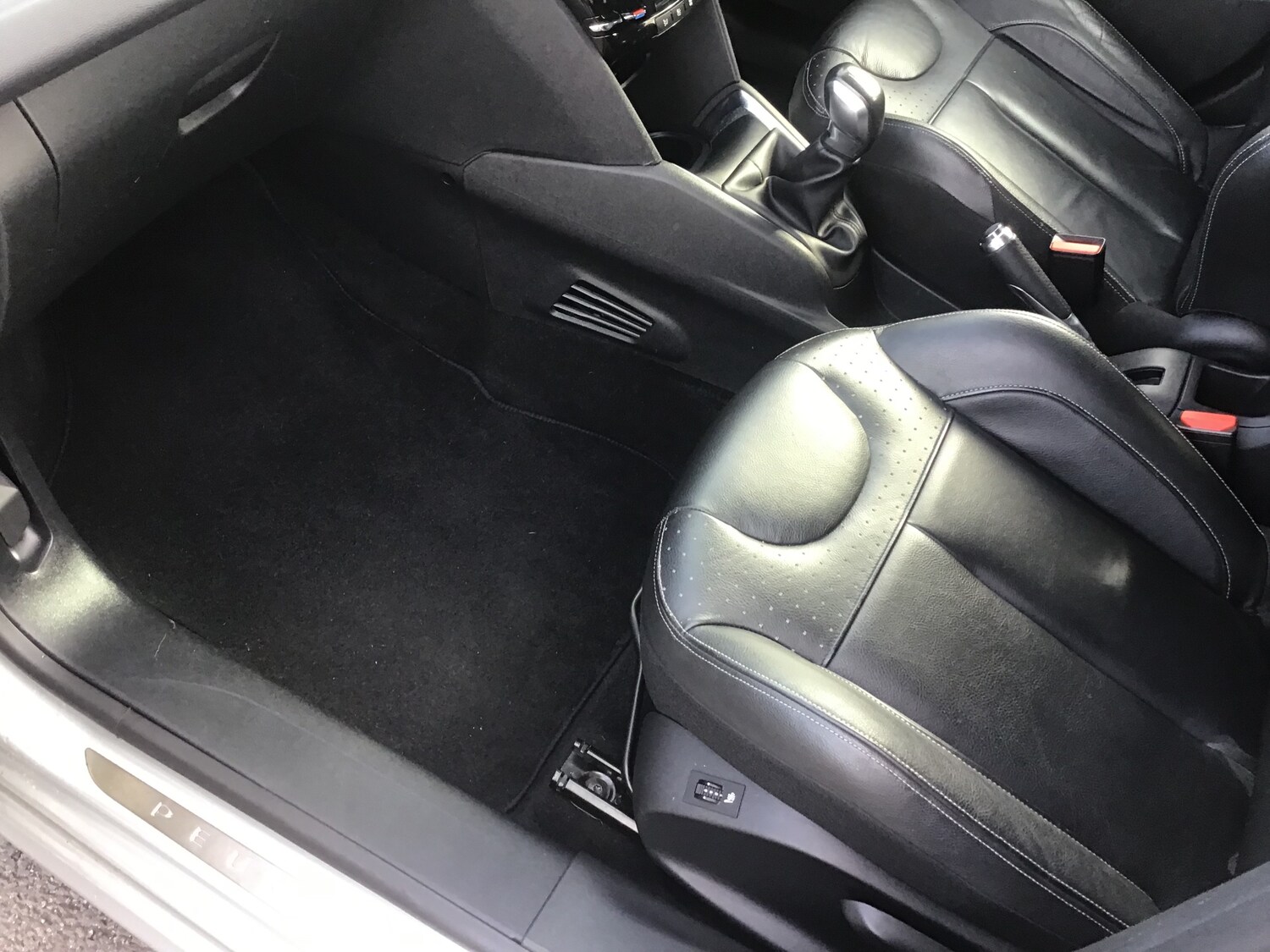 Used Peugeot 208 2014 for sale - 76205792: Photo 31
