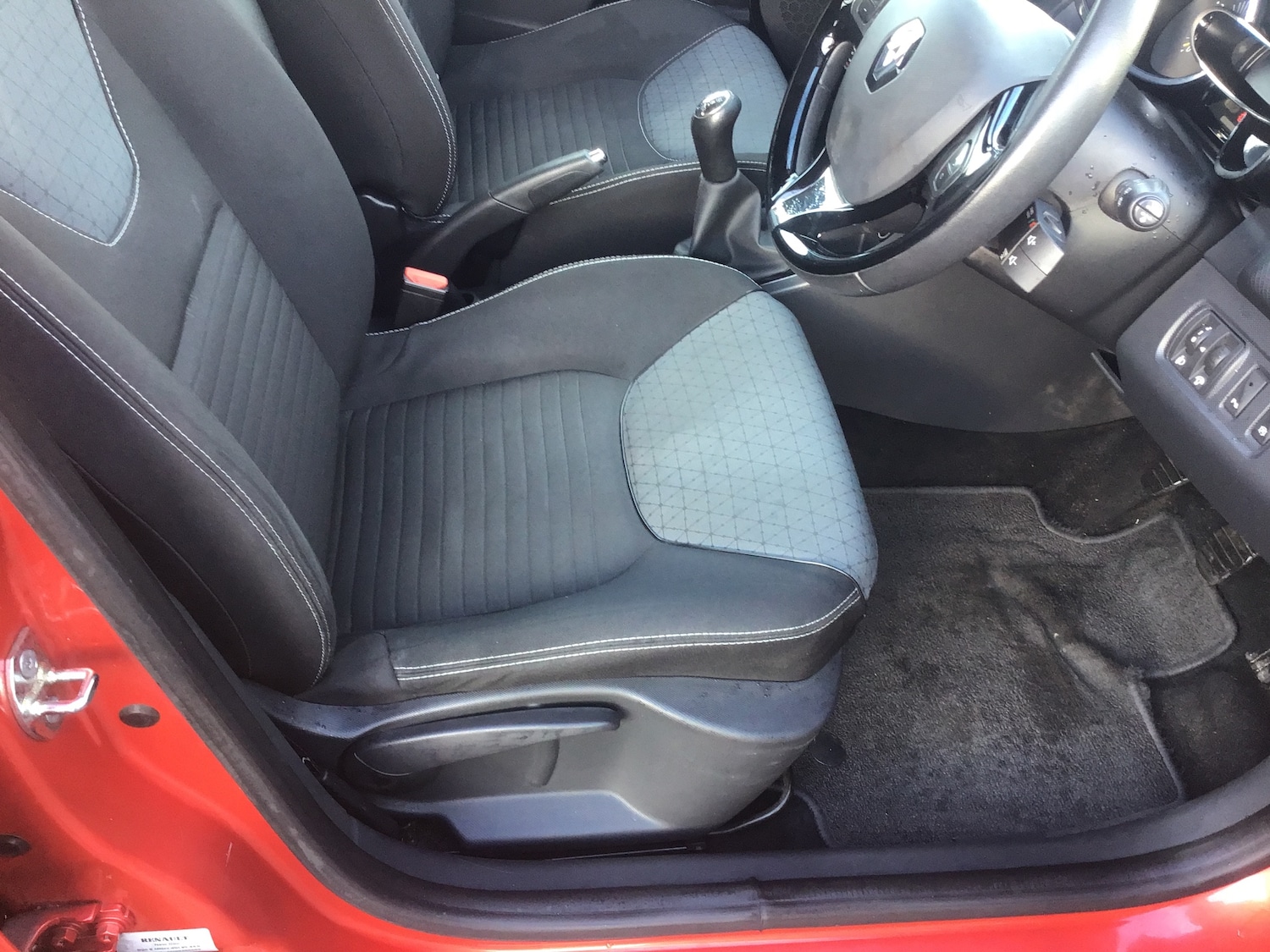 Used Renault Clio 2013 for sale - 76968387: Photo 14