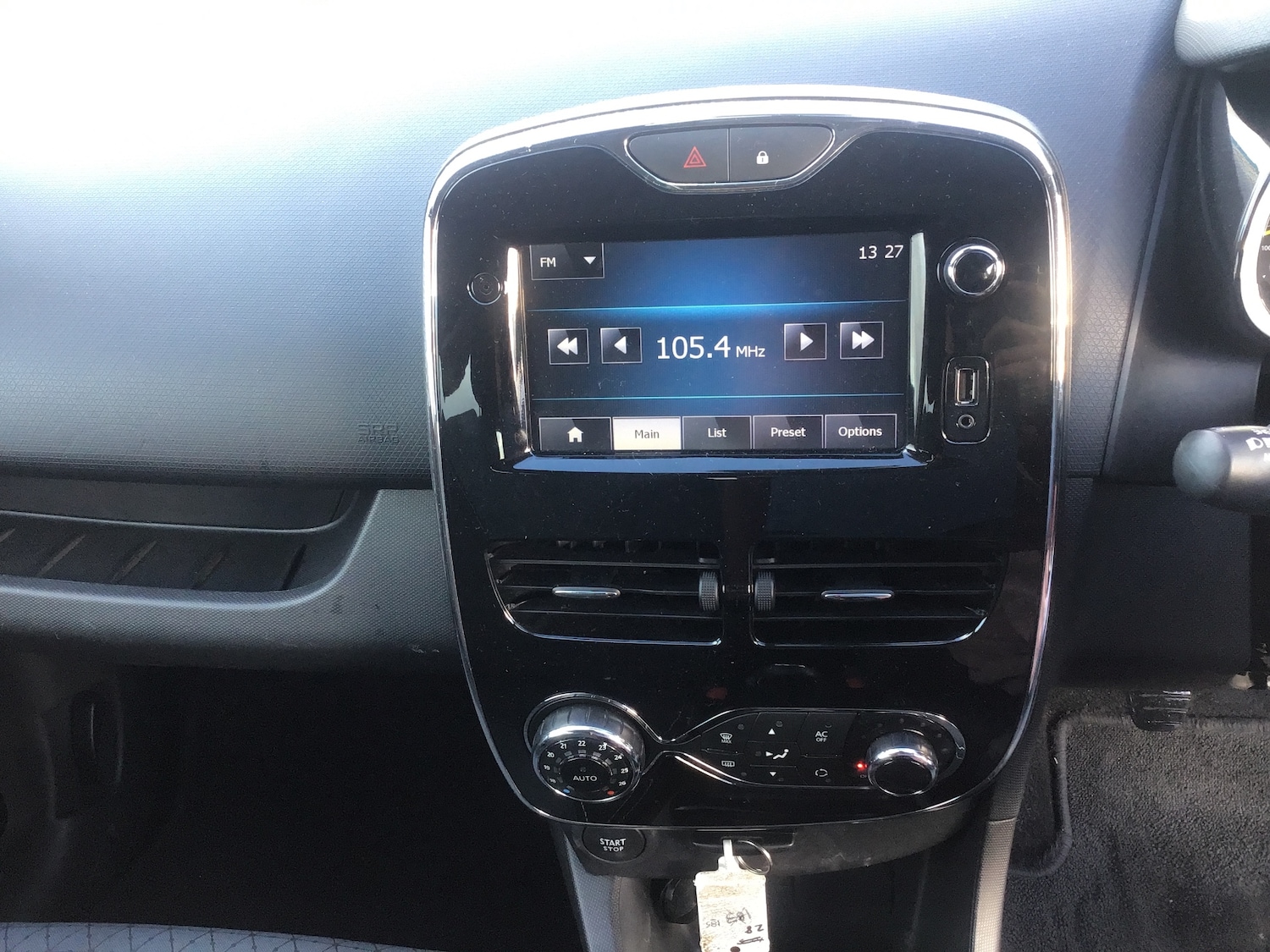 Used Renault Clio 2013 for sale - 76968387: Photo 35