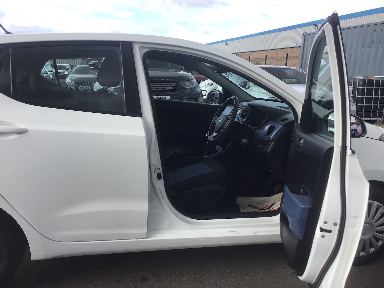 Used Hyundai i10 2014 for sale - 75909123: Photo 11