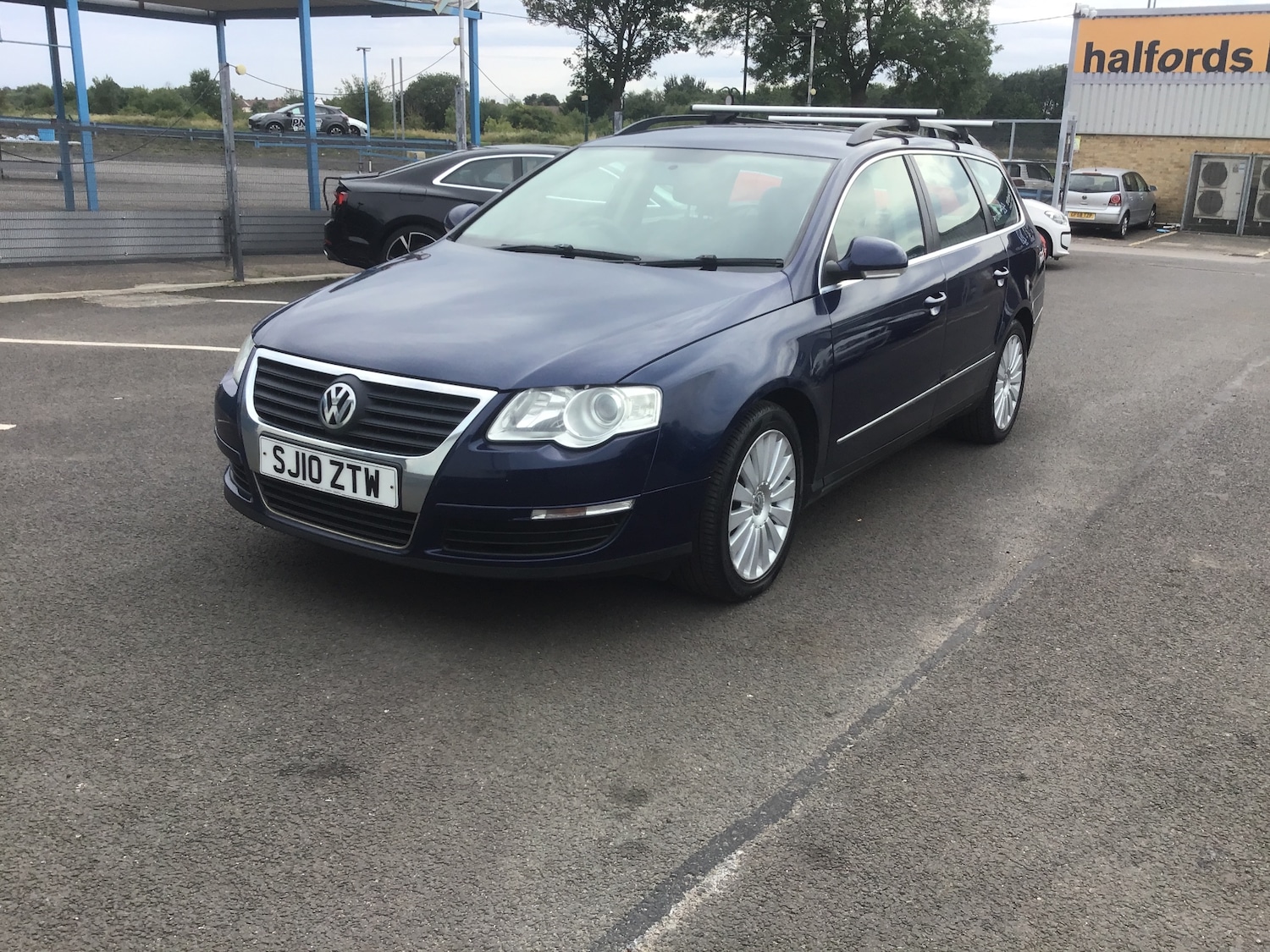 Used Volkswagen Passat 2010 for sale - 76276911: Photo 4