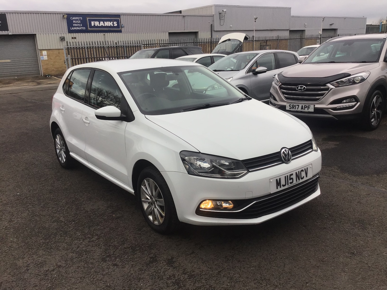 Used Volkswagen Polo 2015 for sale - 76968455: Photo 1