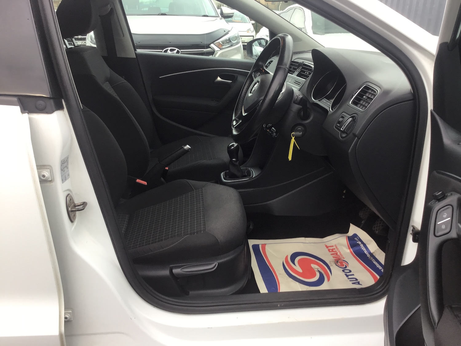 Used Volkswagen Polo 2015 for sale - 76968455: Photo 11